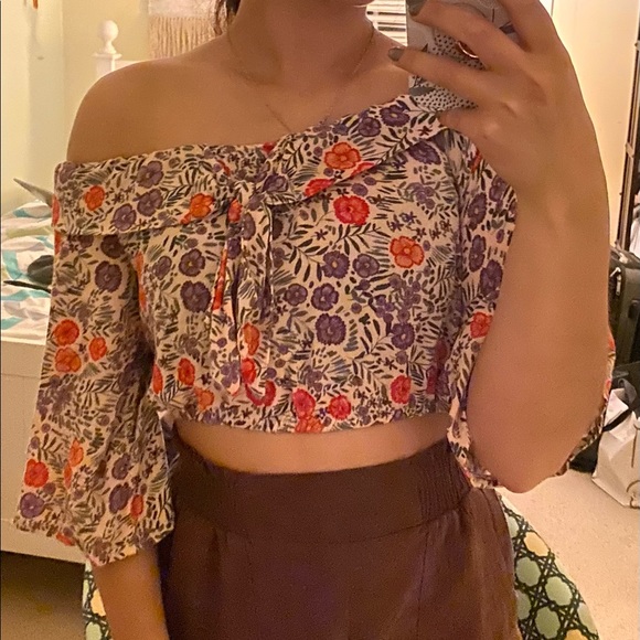 2 piece outfit. off shoulder Crop top & skirt - Picture 3 of 3